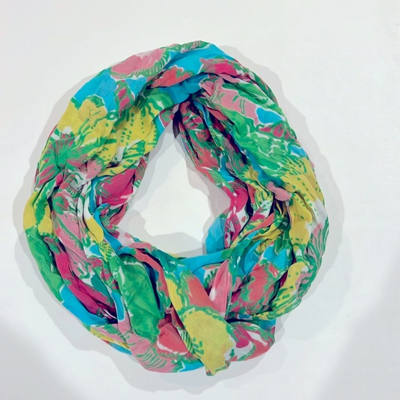 Lilly Pulitzer infinity Scarf - Picture 1 of 3